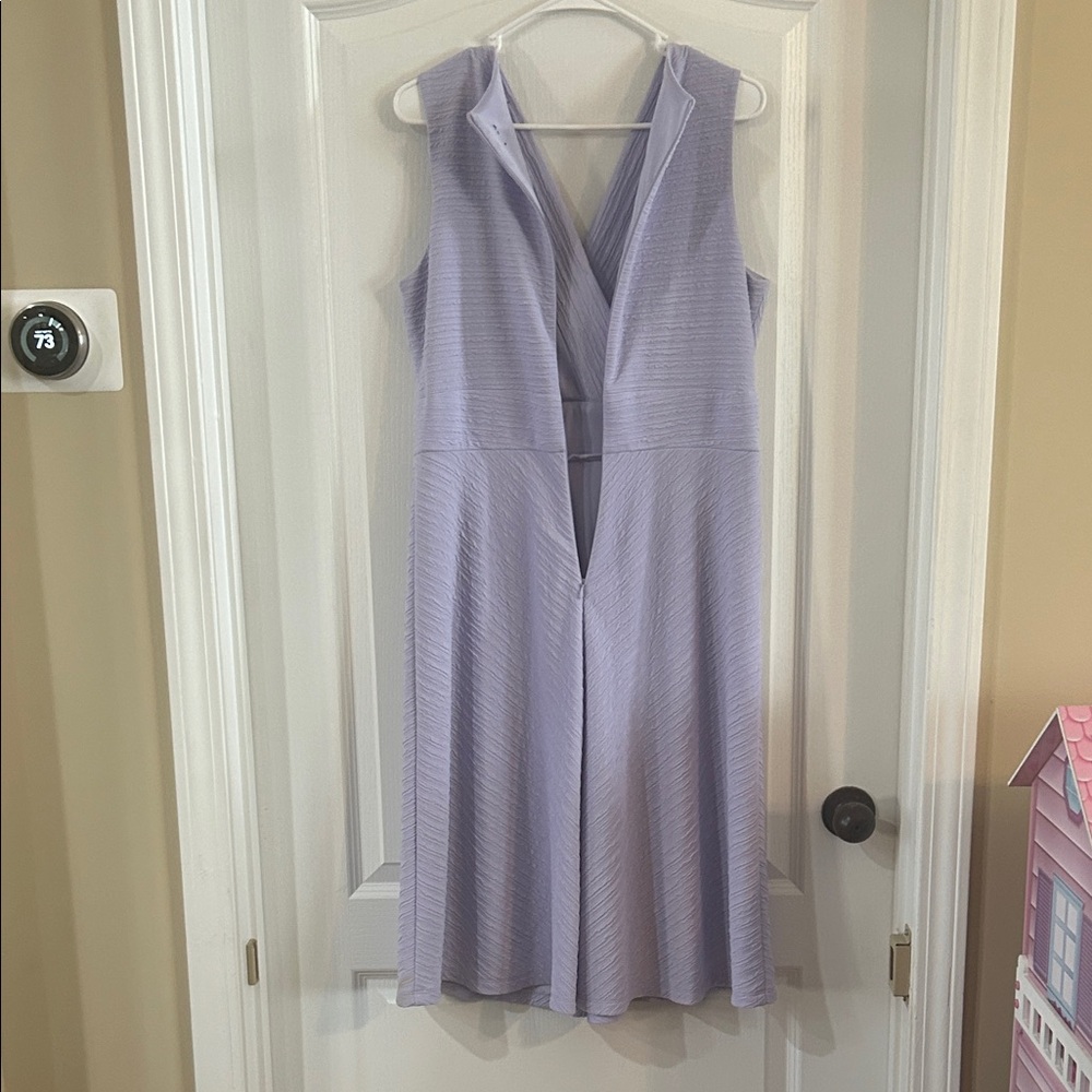Lavender Sleeveless V-Neck Midi Dress - Picture 4 of 5